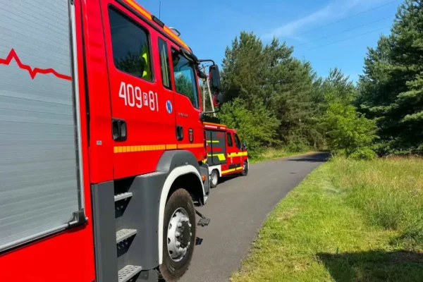 Iskrzące przewody energetyczne w Laskowie – interwencja OSP i pogotowia energetycznego