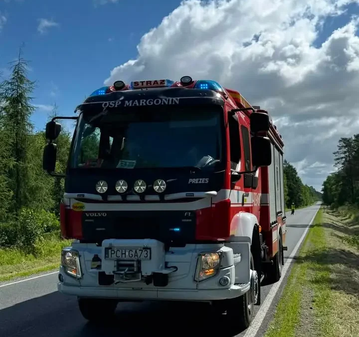 Wypadek na trasie Margonin – Studźce. Na miejscu kilka zastępów straży