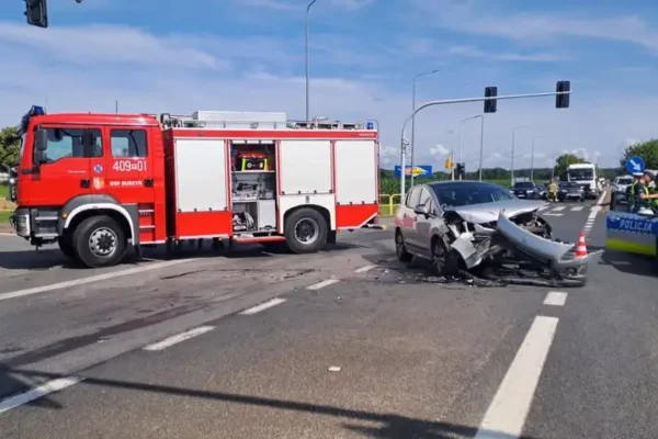 Wypadek na DK11 w Budzyniu – na miejscu służby ratunkowe