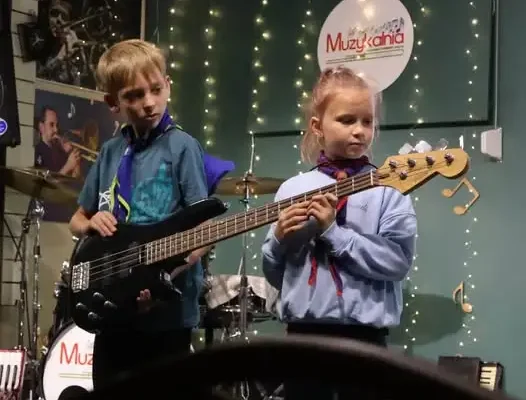 Półkolonia „Śladami Robin Hooda” – dzień muzyki, pizzy i zabawy nad jeziorem