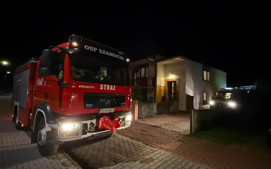 Strażacy z Szamocina pomagali w ewakuacji pacjenta