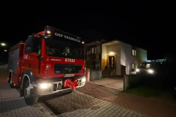 Strażacy z Szamocina pomagali w ewakuacji pacjenta