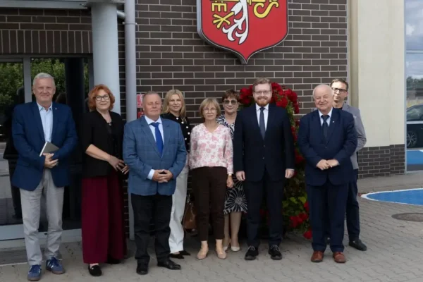 Sekretarz stanu Dariusz Standerski z wizytą w Budzyniu – rozmowy o cyfryzacji