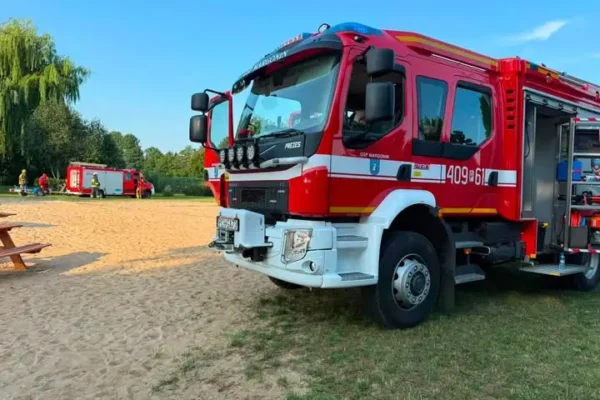 Interwencja OSP Margonin: dryfująca deska na jeziorze w Sypniewie