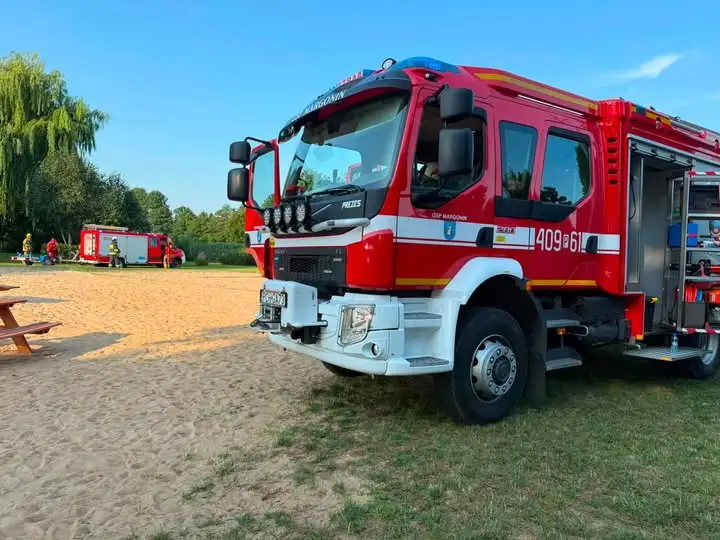 Interwencja OSP Margonin: dryfująca deska na jeziorze w Sypniewie