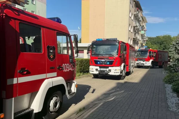 Interwencja strażaków w Chodzieży: podejrzenie zagrożenia w mieszkaniu starszej kobiety
