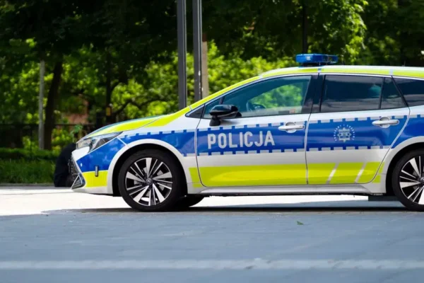Wakacyjna mobilizacja policji drogowej w Chodzieży – bezpieczeństwo na drogach priorytetem