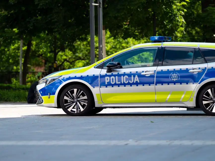 Wakacyjna mobilizacja policji drogowej w Chodzieży – bezpieczeństwo na drogach priorytetem
