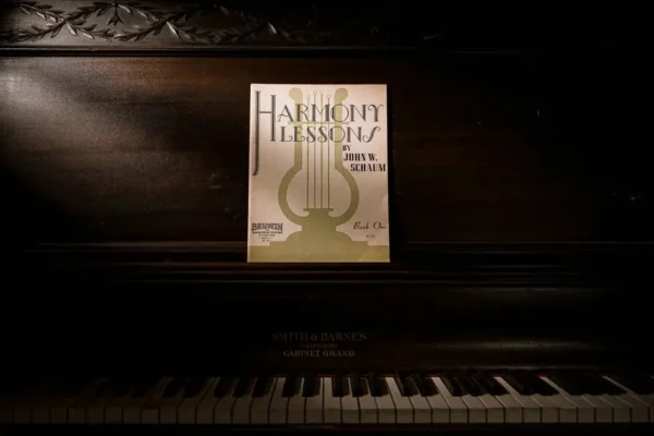 Śpiewnik Komedy trafi do chodzieskiej biblioteki – wyjątkowy dar dla miłośników jazzu