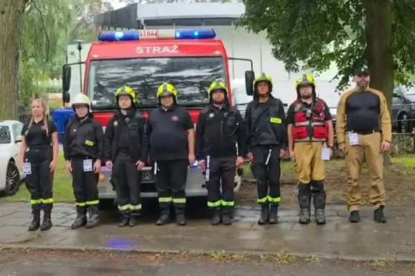 Godzina „W” w Chodzieży: OSP KSRG uczciła pamięć powstańców syreną alarmową