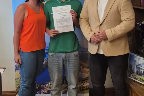 Młody piłkarz z Szamocina otrzymał stypendium burmistrza za sportowe osiągnięcia