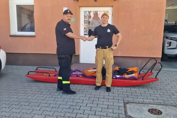 OSP Chodzież wzbogaciła się o sprzęt do ratownictwa wodno-lodowego