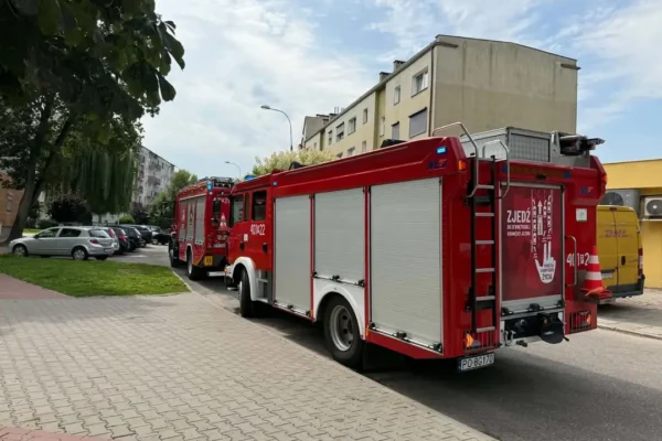 Czujka czadu uruchomiła się w bloku w Chodzieży. Strażacy sprawdzili mieszkanie