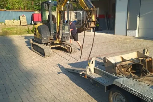 Firma KOWAL bezpłatnie pomogła OSP Chodzież w przygotowaniu garażu pod nowy wóz