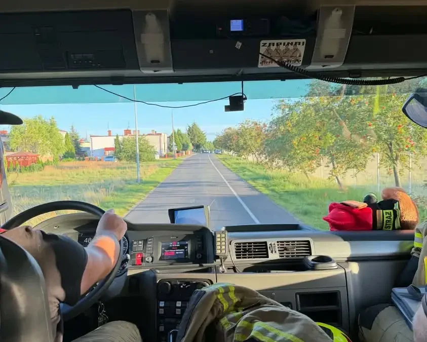 Pożar kosiarki w Szamocinie – interwencja OSP na ul. Łąkowej
