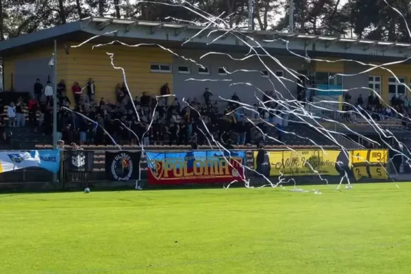 Kibice Polonii Chodzież i Nielby Wągrowiec połączyli siły. Efekt? Wygrana 3:0 i wspólny młyn