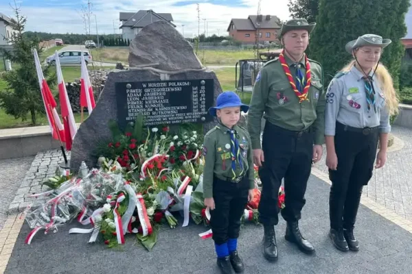 Harcerze z Chodzieży oddali hołd ofiarom z Zacharzyna