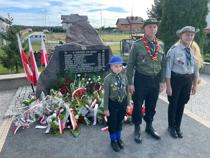 Harcerze z Chodzieży oddali hołd ofiarom z Zacharzyna