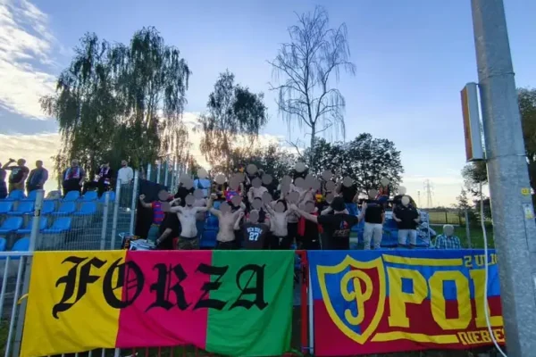 Autokarem na mecz z Polonią Golina – 40 kibiców, w tym 7 z Polonii Piła