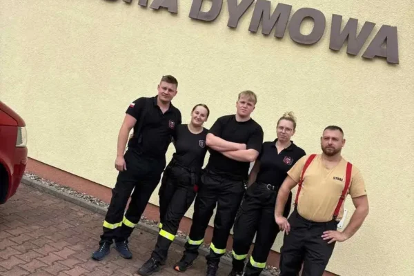 Druhowie z OSP Chodzież przeszli komorę dymową w Pile