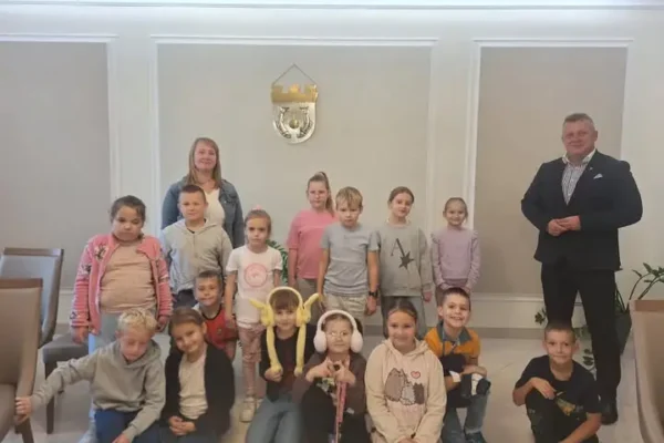 Uczniowie klasy IIa odwiedzili Urząd Miasta i Gminy w Szamocinie
