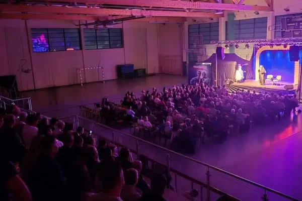 Kabaret Paranienormalni rozbawił Szamocin do łez